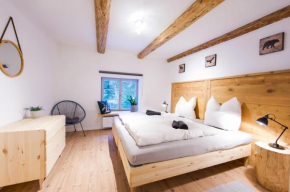 Moderne und gemütliche Ferienwohnung mit Terrasse und WALLBOX im FarmHouse Eckartsberg im Zittauer Gebirge